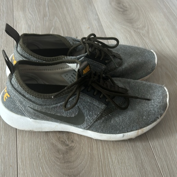 💚🧡NIKE Sneakers - Picture 2 of 5